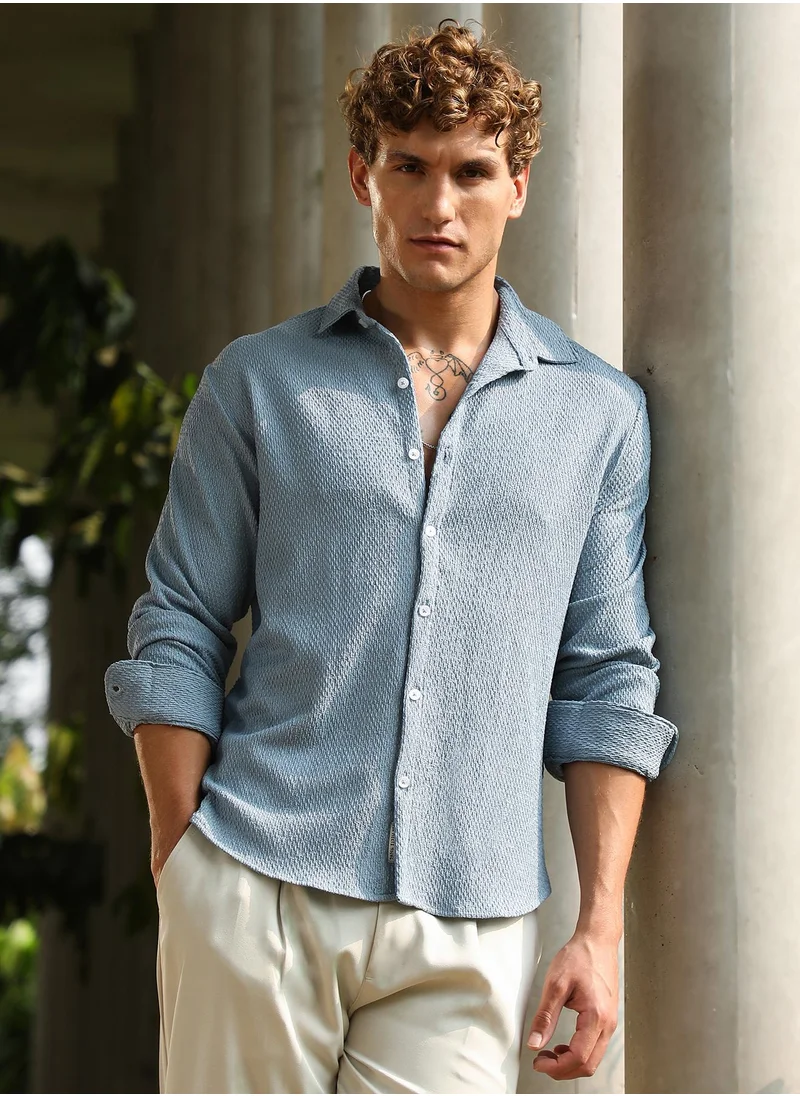 Campus Sutra Men's Powder Blue Weave-Tactile Shirt For Casual Wear | Spread Collar | Long Cuffed Sleeves | Button Closure | Shirt Crafted With Comfort Fit For Everyday Wear