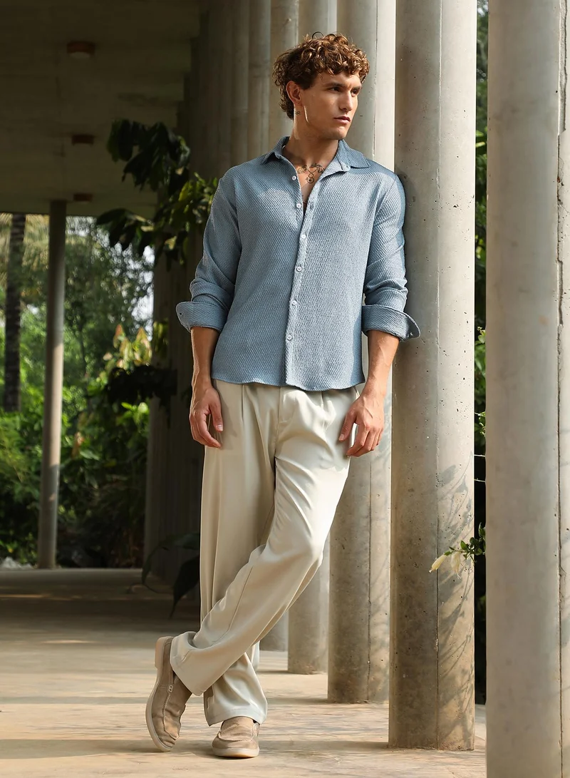 Campus Sutra Men's Powder Blue Weave-Tactile Shirt For Casual Wear | Spread Collar | Long Cuffed Sleeves | Button Closure | Shirt Crafted With Comfort Fit For Everyday Wear