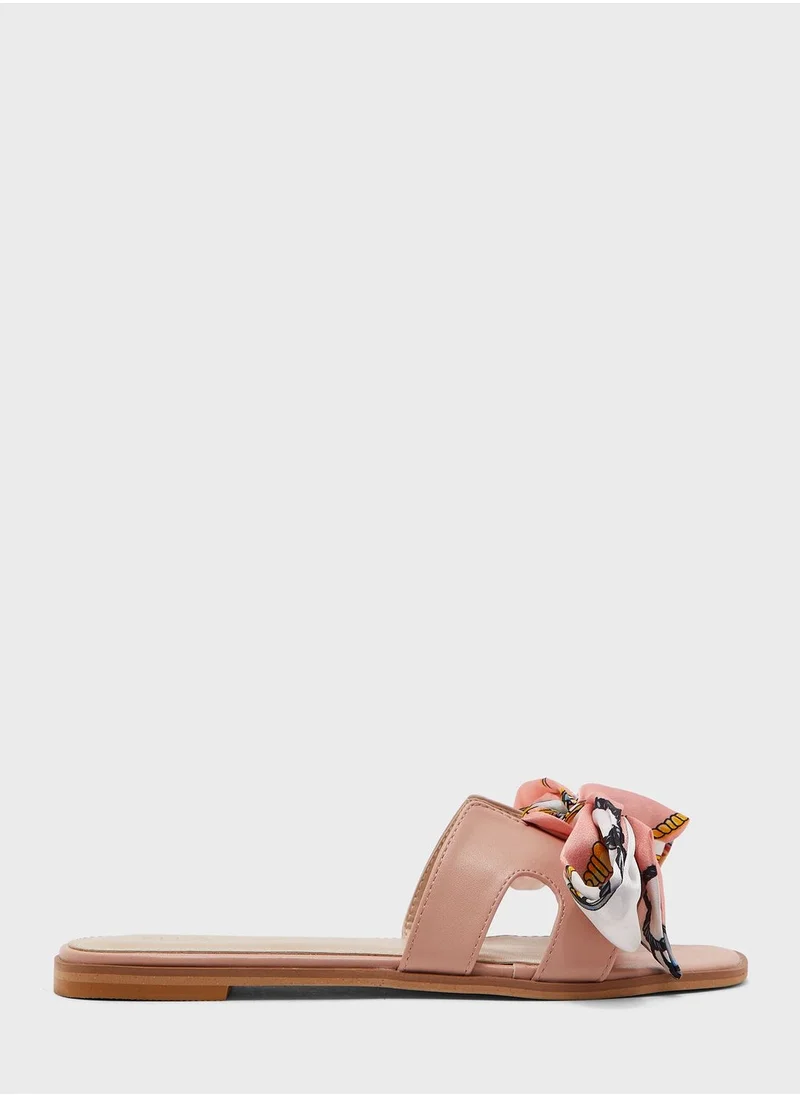 ايلا صندل مع وشاح مطبع