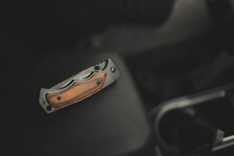 Smith & Wesson سكين قابلة للطي بطول 8.5 بوصة مع شفرة نقطة إسقاط بطول 3.7 بوصة ومقبض من الفولاذ المقاوم للصدأ وخشب حقيقي للاستخدام الخارجي، التكتيكي، البقاء و EDC - Image 4