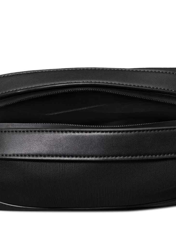 كالفن كلاين Logo Sensual Washbag