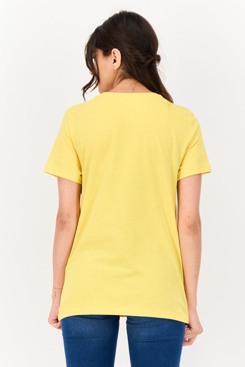 ONLY تي شيرت نسائي بقصة عادية بأكمام قصيرة وطباعة جرافيك، أصفر - Image 4
