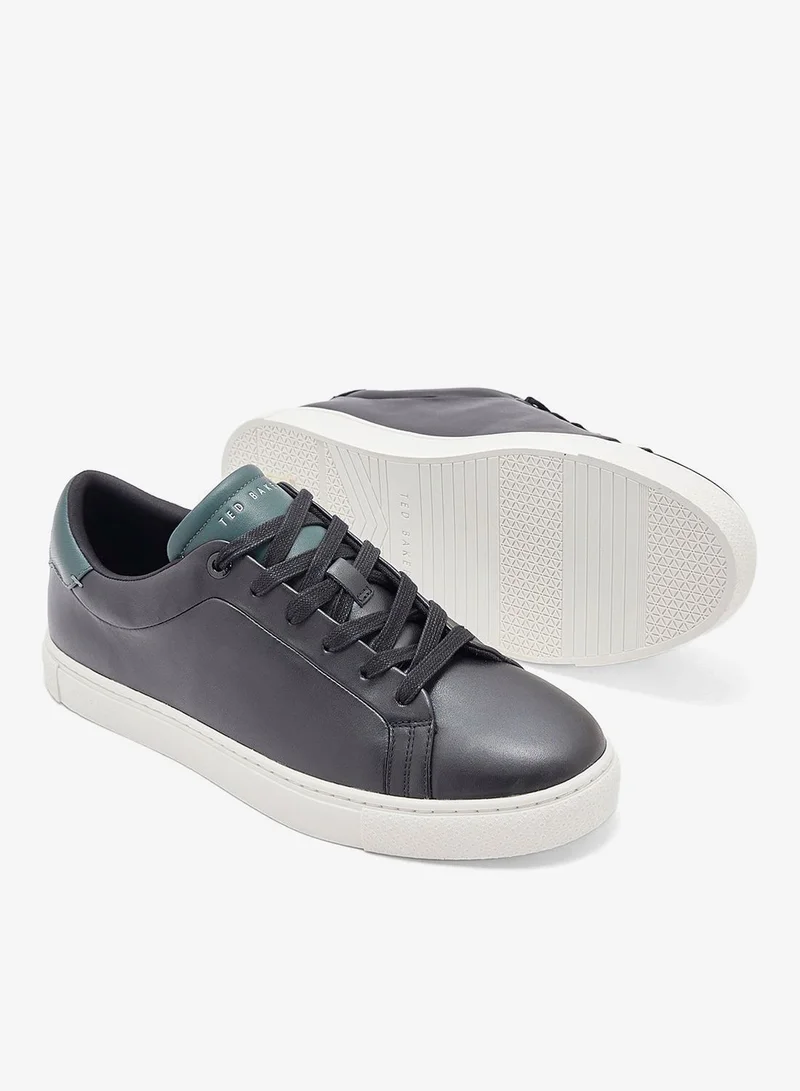 تيد بيكر روبيرت سنيكرز لو توب