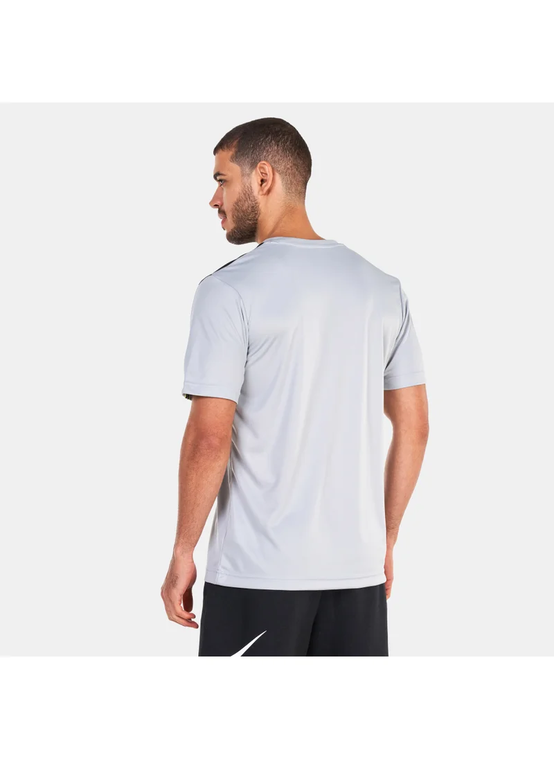 Nike Men's Sportswear Repeat T-Shirt