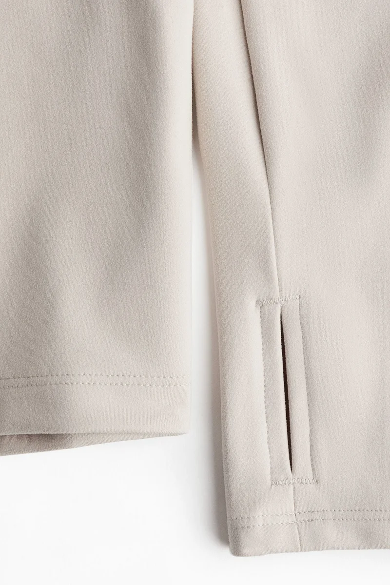 اتش اند ام جاكيت رياضي بسحّاب من نسيج سوفت موف