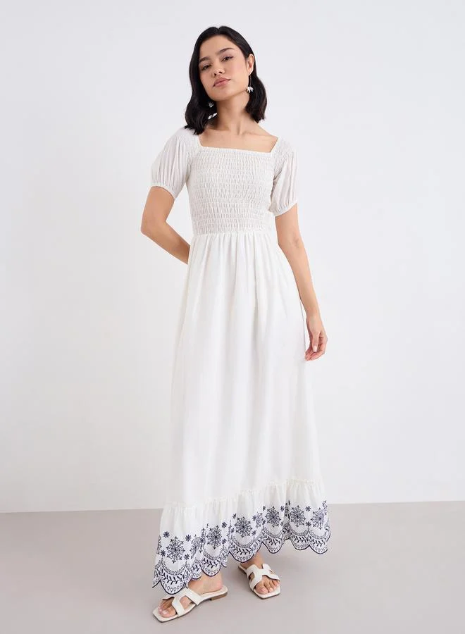 ستايلي فستان طويل بتفاصيل مُطرزة