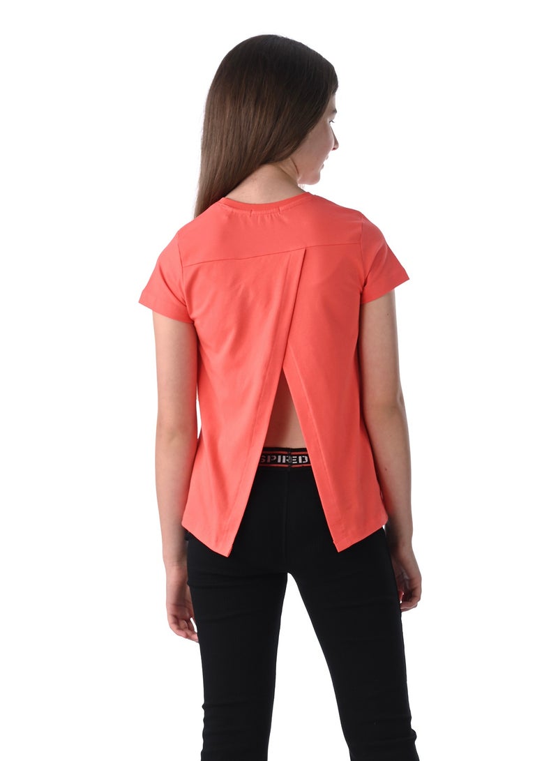 فكتور اند جين بلوزة فيكتور وجين أثليجر بطبعة الشعار – أنيقة ومريحة – مرجاني - Image 4