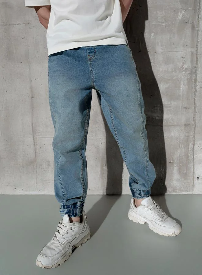 Hubberholme Blue Relaxed Fit Jeans Solid design crafted from 100% Cotton with Button closure.