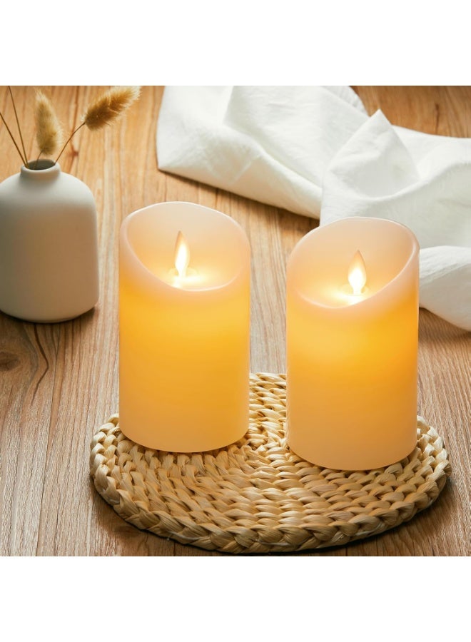 مادو جاليري شمعة عمودية LED بلاستيكية بلون عاجي من مادو جاليري - تعمل بالبطارية بدون لهب مع لهب واقعي متذبذب لتزيين المنزل وحفلات الزفاف والمناسبات - الأحجام من 7.5×10 سم إلى 7.5×25 سم، خيارات 1/3/6 قطع - Image 3