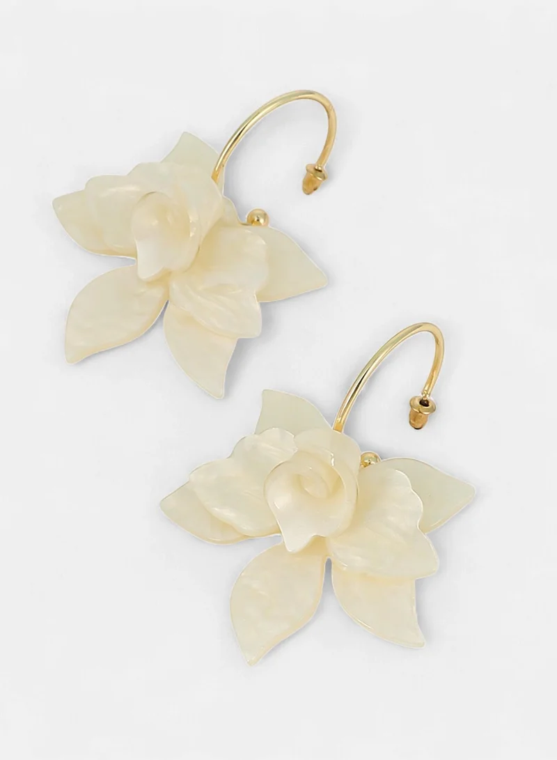 SOHI SOHI Women The La-Flora Hoop Earrings | Ivory White & California  Colour | One-Size | Metallic Acrylic & Alloy Material | Push Back Closure | Earrings For Casual & Evening Wear