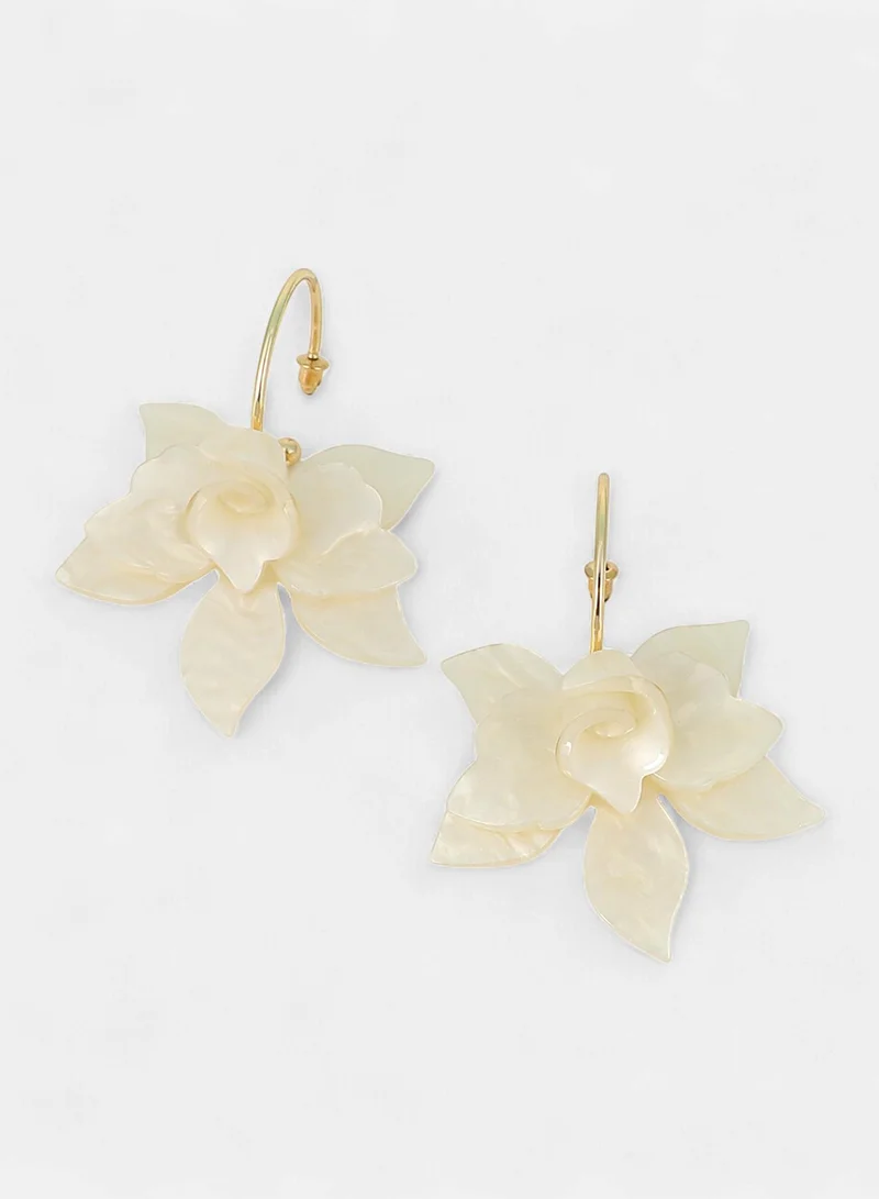 SOHI SOHI Women The La-Flora Hoop Earrings | Ivory White & California  Colour | One-Size | Metallic Acrylic & Alloy Material | Push Back Closure | Earrings For Casual & Evening Wear