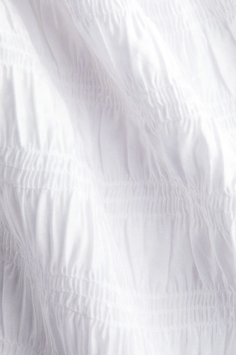 اتش اند ام بلوزة مزينة بكشكشة