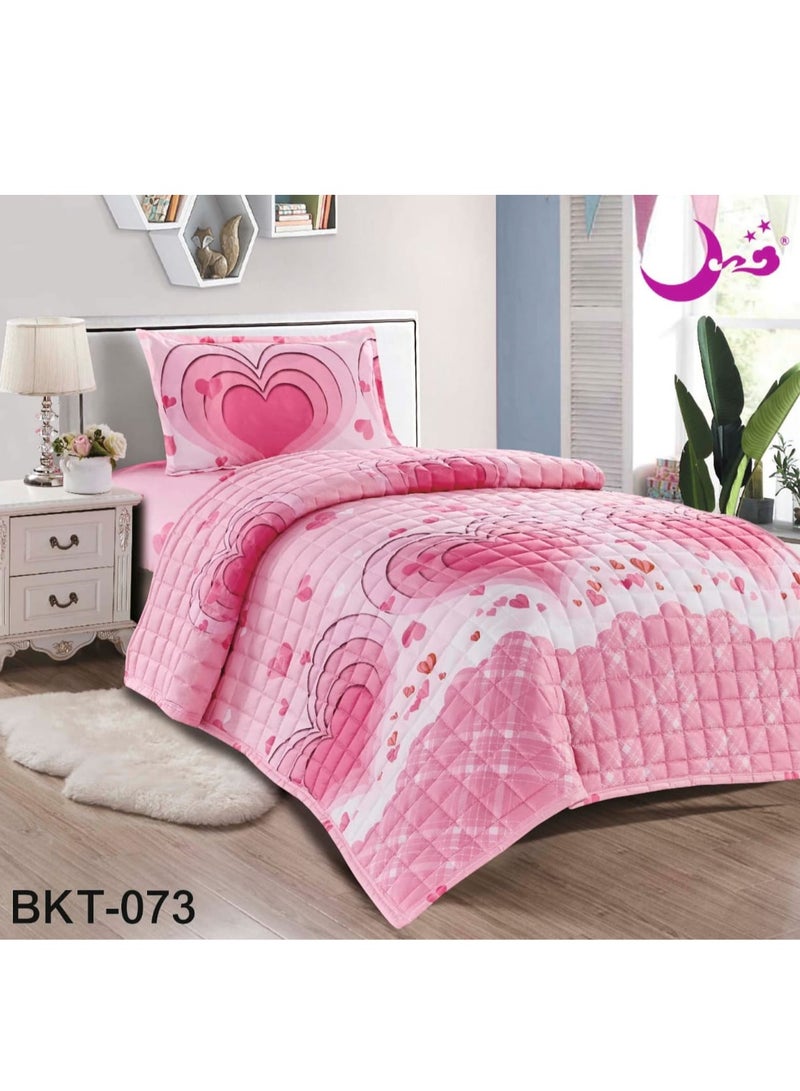 Moon Children's drawings compressed bedspread for one and a half people. Add a dose of vitality to your little ones' room decor by purchasing this beautiful bedspread. 