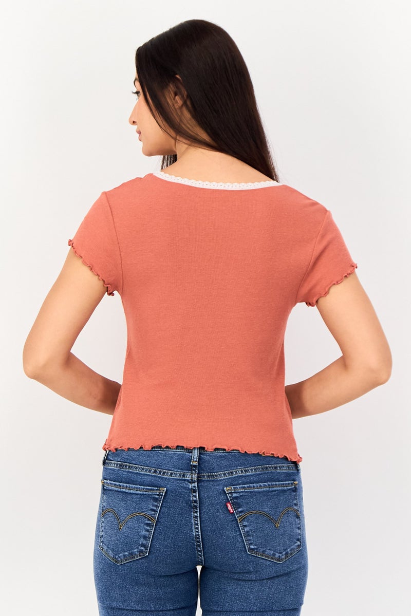 Levi's بلوزة نسائية بأكمام قصيرة وطوق دائري بطبعة جرافيك، صدئ - Image 3