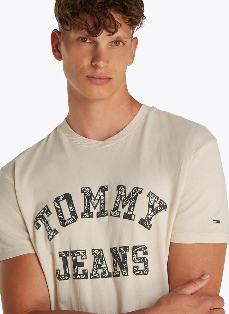 TOMMY JEANS Regular Fit Paisley College T-Shirt