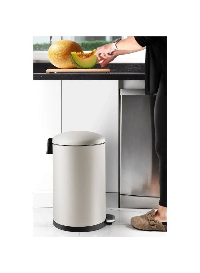 بريمانوفا سلة مهملات بدواسة من الفولاذ المقاوم للصدأ مع غطاء مقبب ناعم الإغلاق ودلو داخلي قابل للإزالة ومضاد للانزلاق والتحكم في الروائح 31.5 × 41.6 × 56 سم 30 لترًا بيج - Image 2