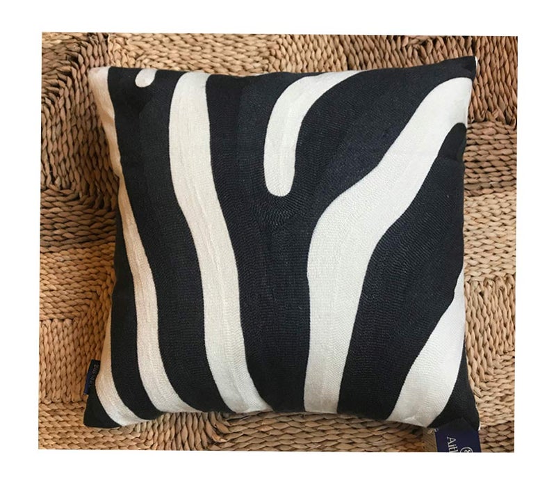 غطاء وسادة مزخرف من Aitliving بخطوط حيوانات زيبرا رمادي داكن وأسود وأبيض مزخرف 17x17 بوصة رمادي أسود 1 قطعة نمط حديث بخطوط حيوانات 43x43 سم
