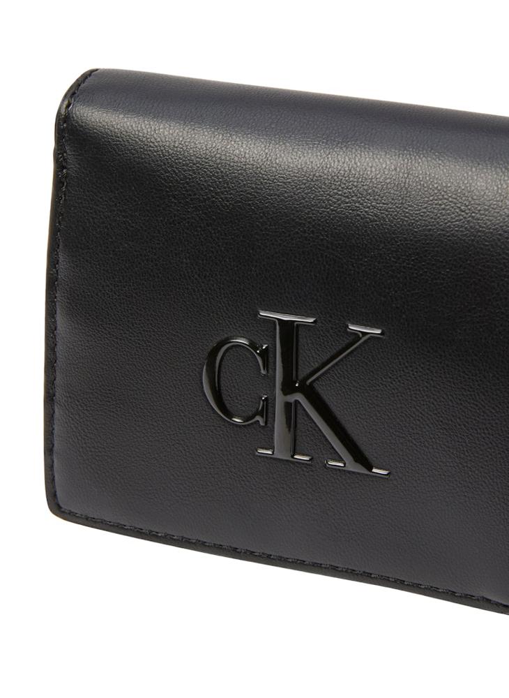 كالفن كلاين محفظة مزينة بشعار مميز ومزودة بتقنية RFID - Image 4