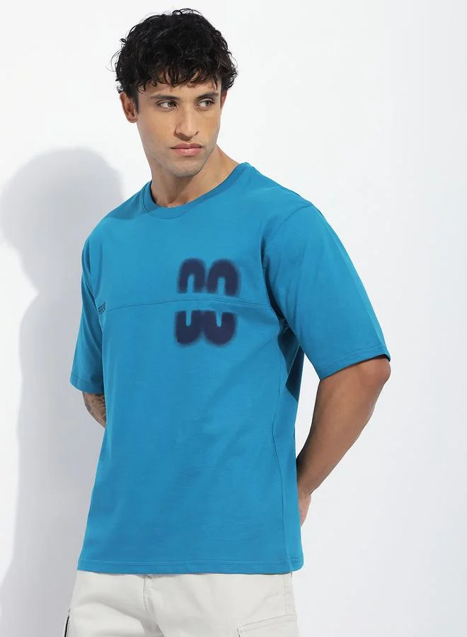 ديفيرينس أوف أوبينيون تيشيرت مطبع بأكمام قصيرة وقصة واسعة للرجال