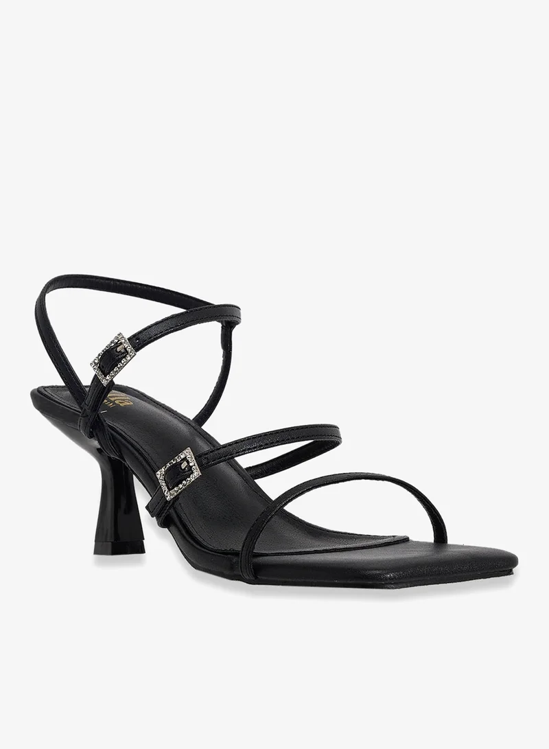 ايلا صندل بكعب وثلاث أشرطة