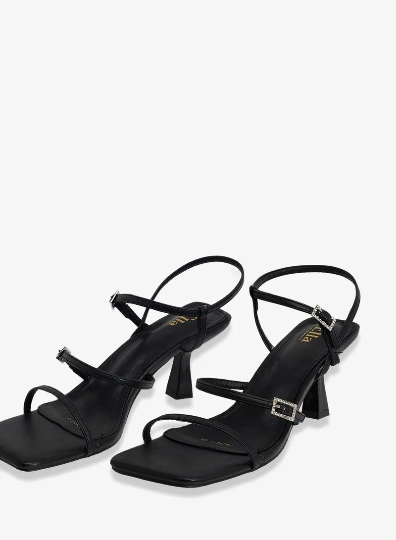 ايلا صندل بكعب وثلاث أشرطة