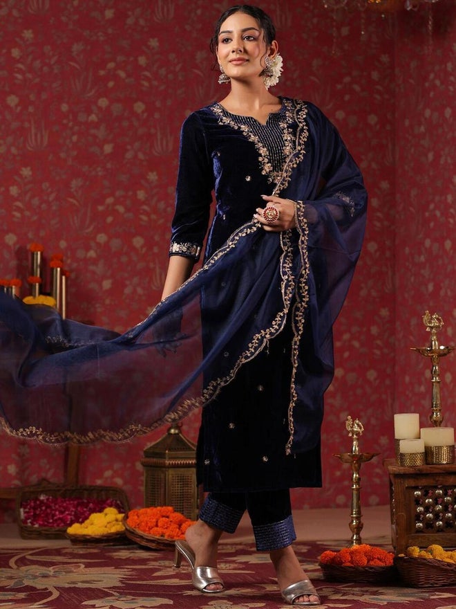 آي شين طقم كورتا أزرق داكن مخملي مع بنطلون وشال - Image 3