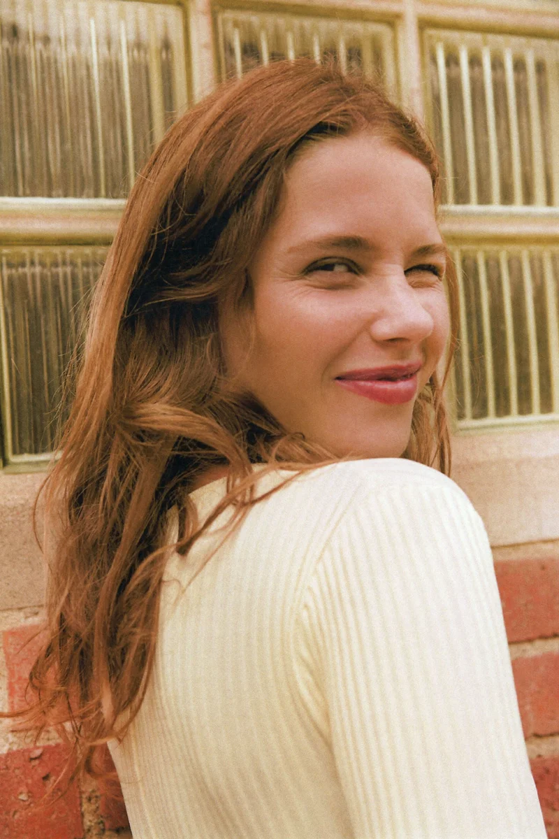 اتش اند ام بلوزة مرنة بسحاب من الأعلى