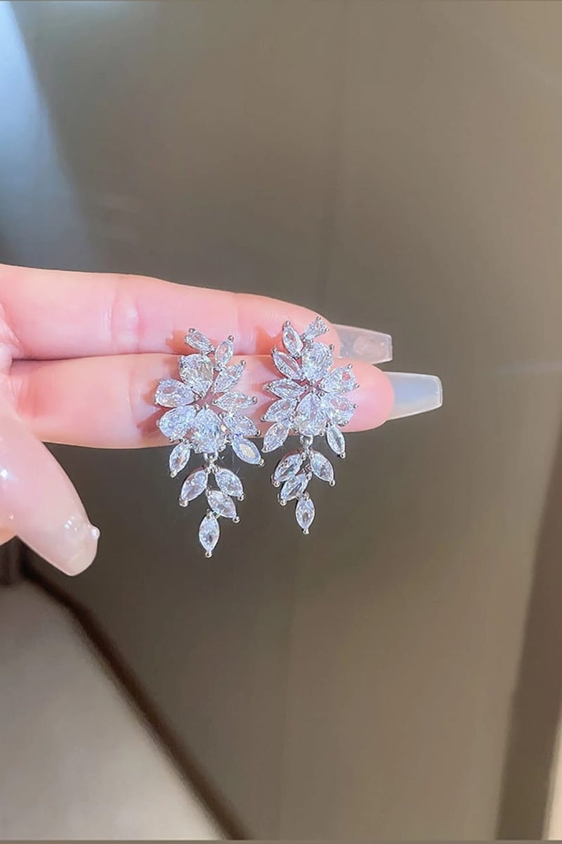 Rwnq Luxury Silver Earrings with Sparkling Leaf Design | Elegant Zircon-Stone Studded Earrings for Evenings and Special Occasions | Shiny Women's Accessory for a Sophisticated and Unique Look Soirée, Jewelry, Women's Accessories, Accessories, Women's Earrings  - Image 3