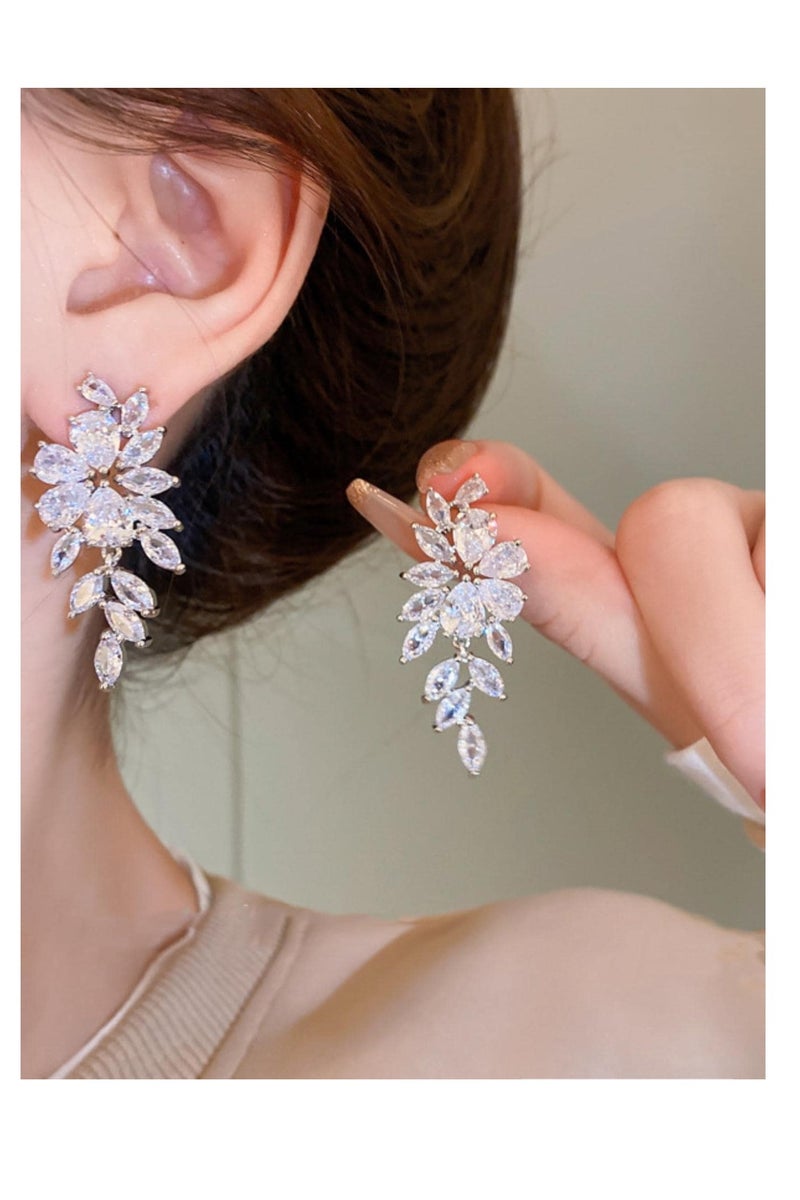 Rwnq Luxury Silver Earrings with Sparkling Leaf Design | Elegant Zircon-Stone Studded Earrings for Evenings and Special Occasions | Shiny Women's Accessory for a Sophisticated and Unique Look Soirée, Jewelry, Women's Accessories, Accessories, Women's Earrings  - Image 2