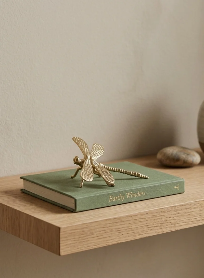 سوق الزعفران مجسم يعسوب بلون ذهبي أنيق