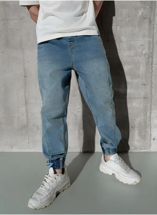Hubberholme Blue Relaxed Fit Jeans Solid design crafted from 100% Cotton with Button closure.