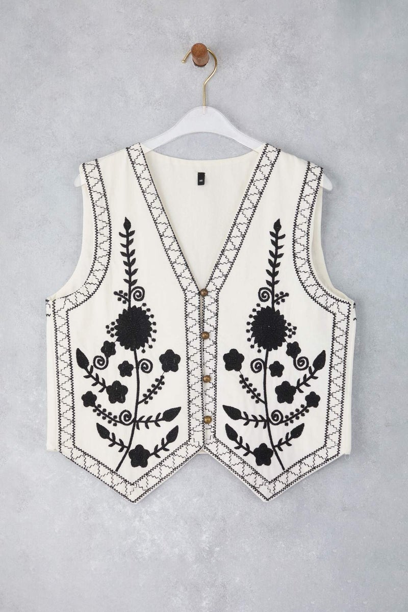 trendyol White Regular Embroidered Vest Twoss25Ye00126 - Image 1