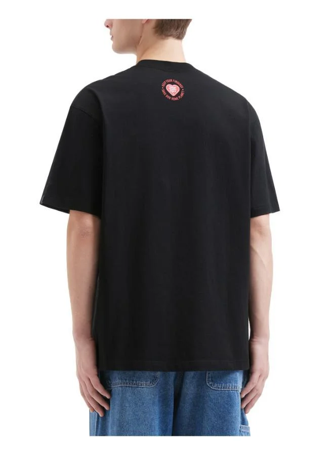 فينجركروكس تيشيرت بشعار تفصيلي للجيب