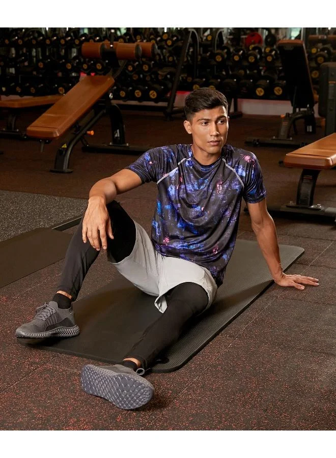 Campus Sutra CS Life Men's Onyx Black & Indigo Blue Abstract Activewear T-Shirt For Casual Wear | Crew Neck | Short Sleeve | Anti-Odor | Dri-Fit | Jersey T-Shirt Crafted With Comfort Fit & High-Performance