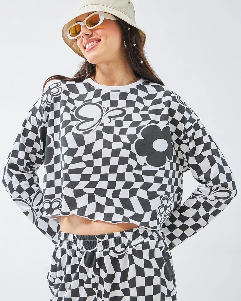 بيواكوف بلوزة قصيرة نسائية واسعة بطبعة كاملة باللونين الأبيض والأسود