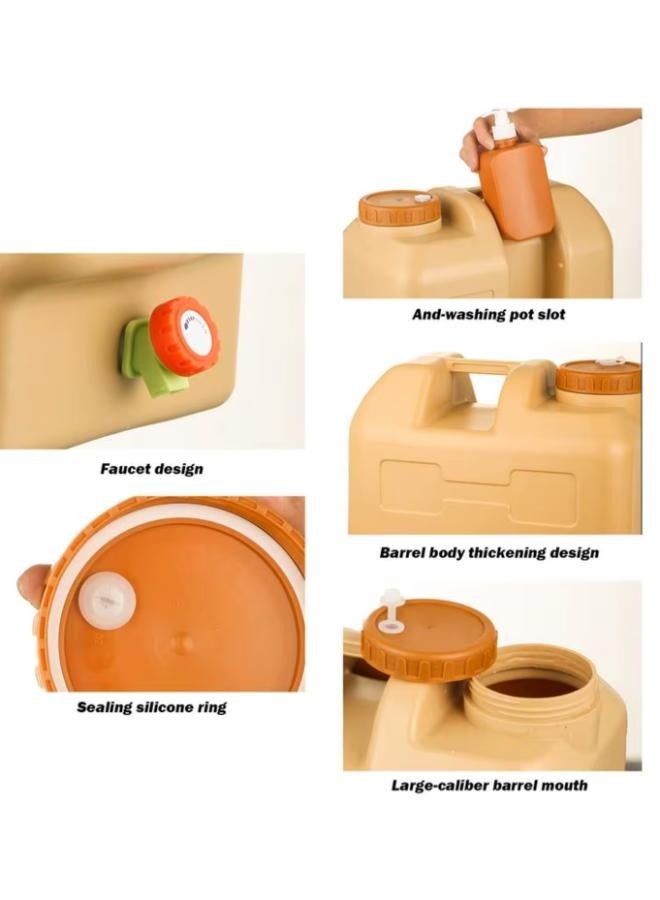 دلو تخزين مياه بلاستيكي خالٍ من مادة BPA سعة 20 لتر للتخييم مع صنبور وزجاجة معقم لليدين - Image 4