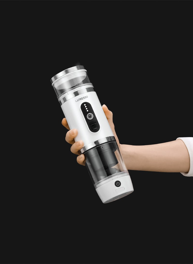 ليبرسو ماكينة صنع قهوة محمولة 4 في 1 سعة 80 مل مع خافق حليب / قوة 100 واط / ماكينة كبسولات قهوة 20 بار / متوافقة مع مسحوق القهوة وكبسولات نسبرسو ودولتشي جوستو - أبيض - Image 3
