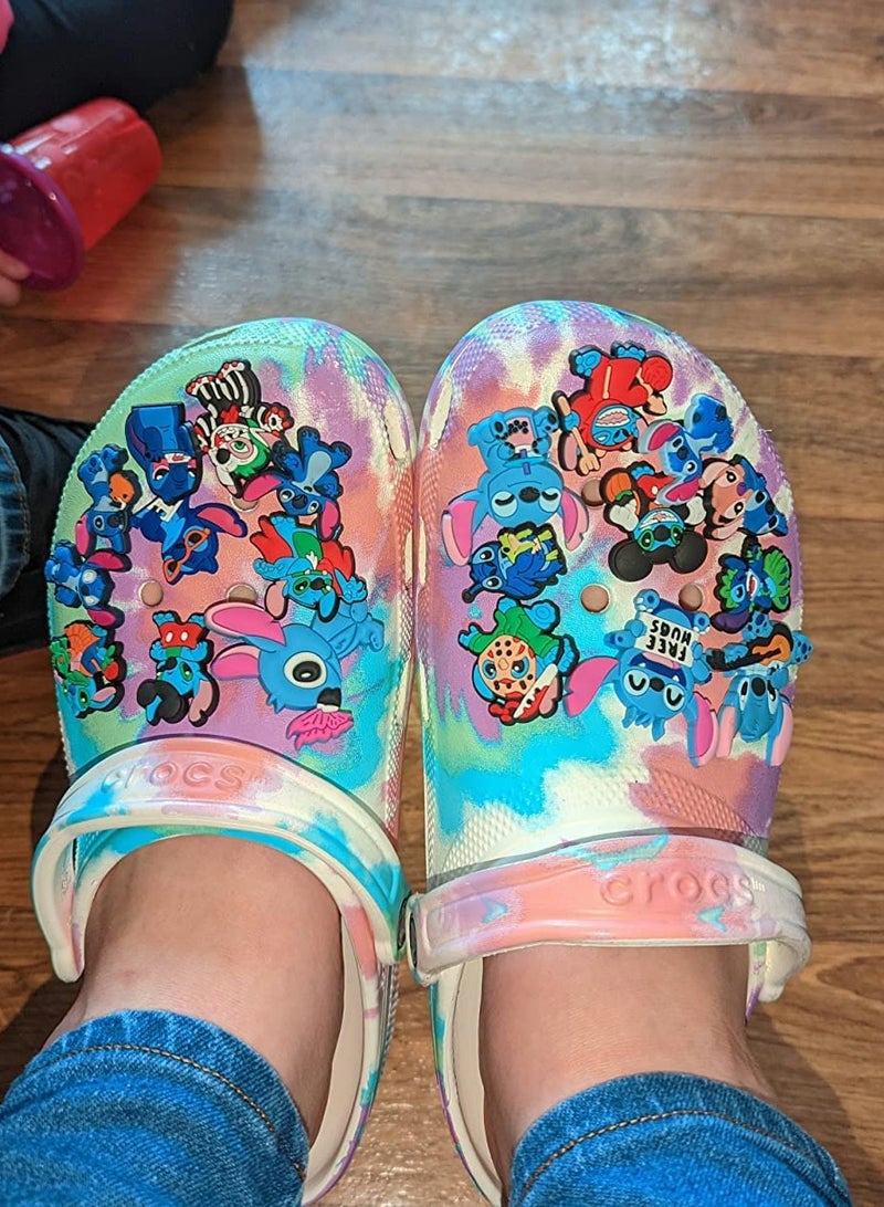 KASTWAVE زينة أحذية تمائم 30 قطعة زينة كرتونية عشوائية لأنمي لأحذية كروكس تمائم سوار لرسغ اليد للرجال والنساء والأطفال البنات والأولاد كعكة حفلات هدايا عيد الميلاد سحر الممرضات - Image 4