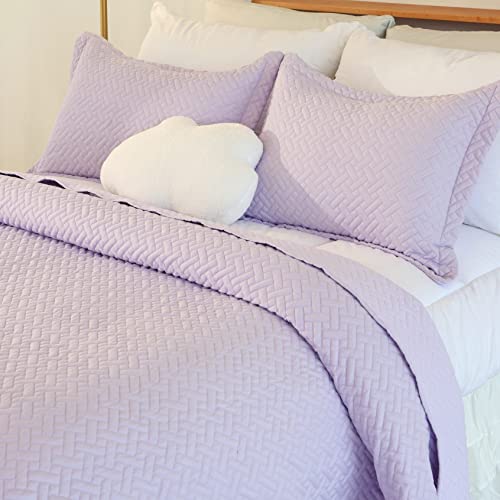 Cmfshape 3 Piece Bedspread King Size,Classic Geometric Stitched Quilt Set,Soft Lightweight Microfiber Coverlet,Reversible Bed Cover Set with 2 Shams(King106 x96,Lavender) - Image 1