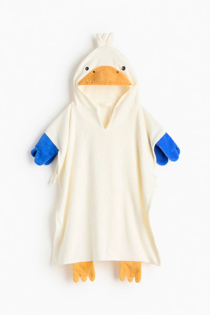 اتش اند ام منشفة بتصميم بونشو