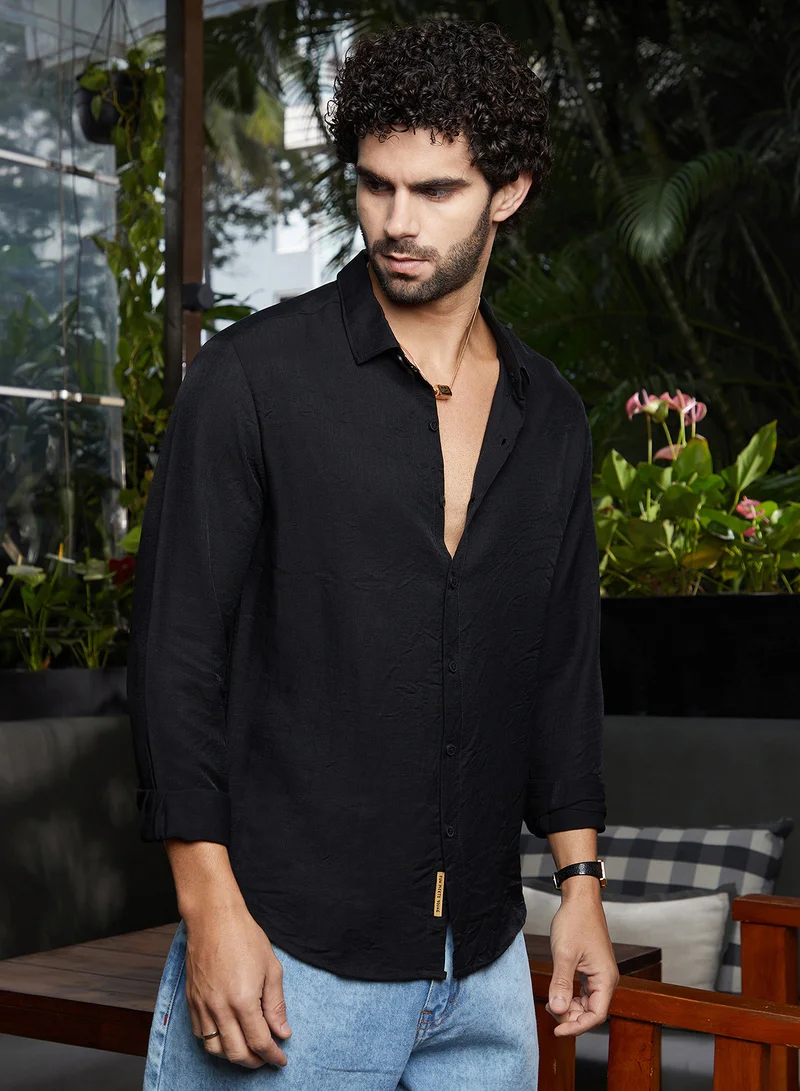 Campus Sutra Men's Onyx Black Breezy Wrinked Shirt For Casual Wear | Spread Collar | Long Cuffed Sleeves | Button Closure | Shirt Crafted With Comfort Fit For Everyday Wear
