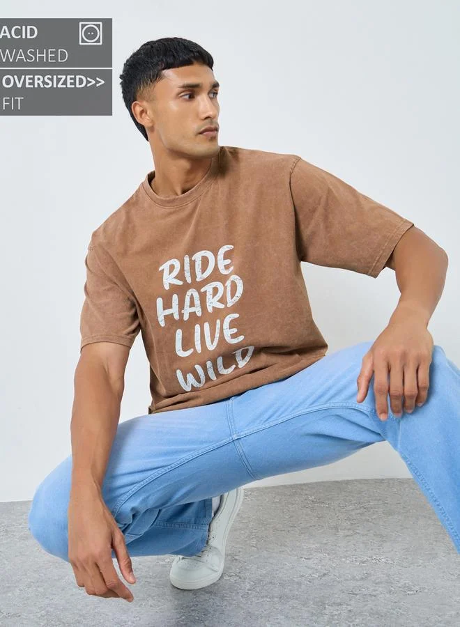 ستايلي تيشيرت بياقة دائرية بطبعة جرافيك