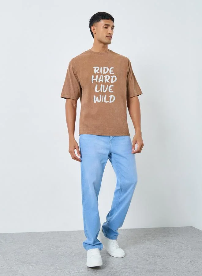 ستايلي تيشيرت بياقة دائرية بطبعة جرافيك