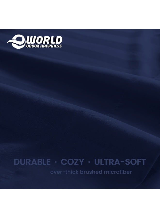 إي وورلد طقم مفارش فاخر مكون من 4 قطع بحجم كينغ باللون الأزرق المخطط – يشمل غطاء لحاف (220x240 سم)، وملاءة سرير (200x200 سم)، وغطاءين وسادة (48x74+5 سم) لتجربة نوم فندقية راقية - Image 3