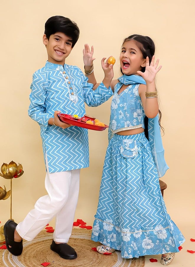AJ Dezines أزياء متطابقة للأشقاء من AJ DEZINES طباعة زجزاج قطنية زرقاء مجموعة كورتا للأولاد و مجموعة ليهينغا تشولي للفتيات مع دوباتا | ملابس تقليدية | زي راخي تقليدي | BLU-1-28 - Image 2