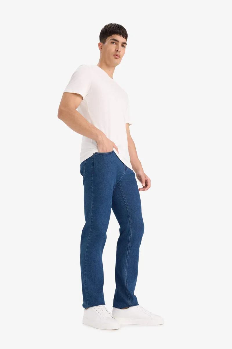 ديفاكتو Sergio Regular Fit Regular Waist Straight Leg Jeans