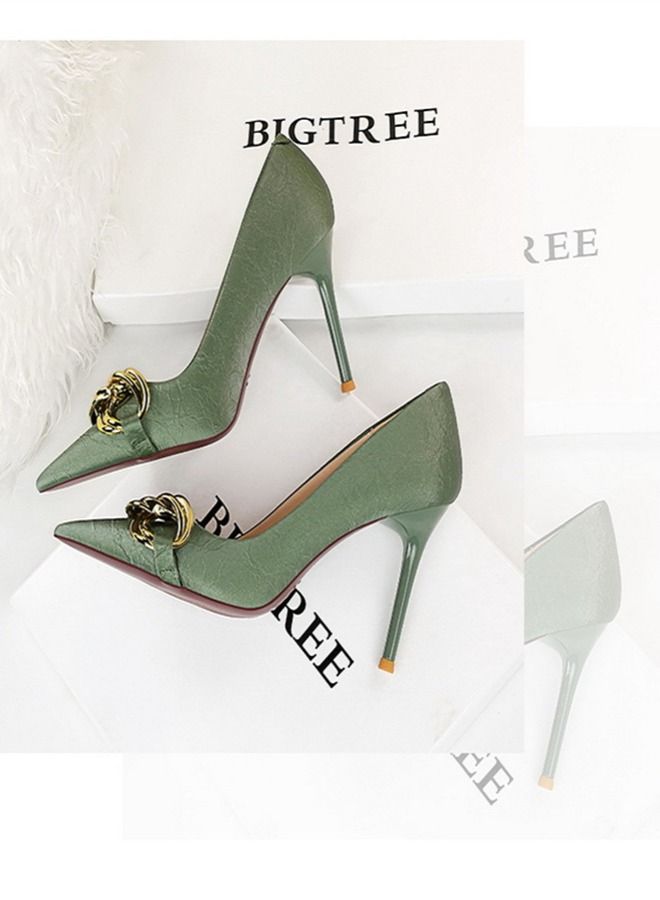 BIGTREE حذاء بكعب عالٍ بمشبك معدني كبير ومدبب بشكل ضحل 9.5 سم، أخضر - Image 2