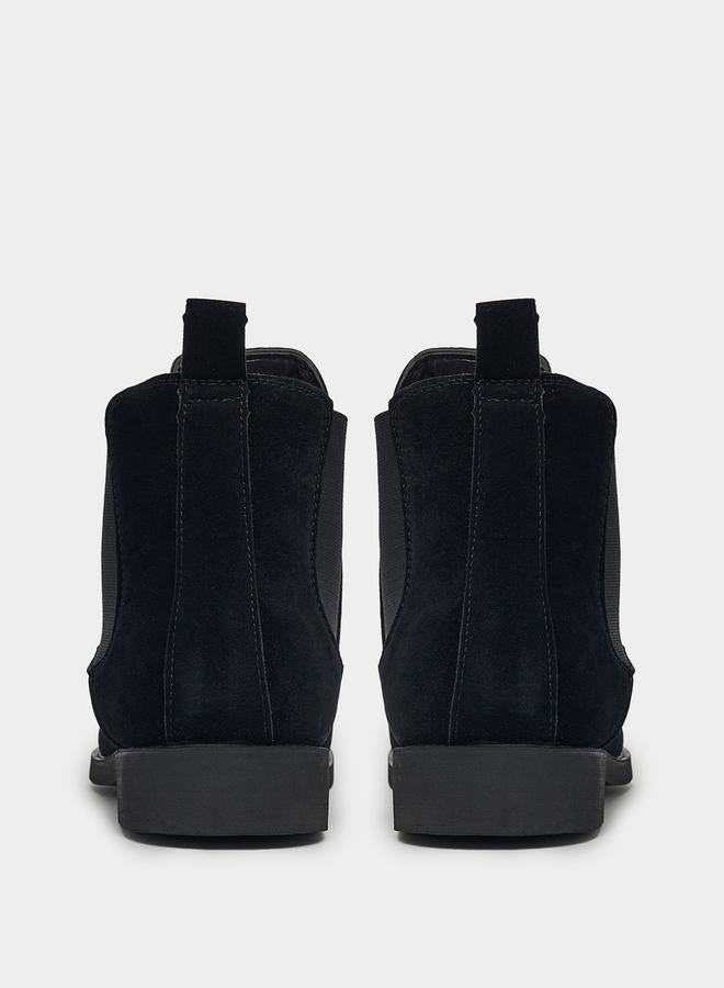 ستايلي حذاء بوت تشيلسي بحلية جلد سويدي - Image 4