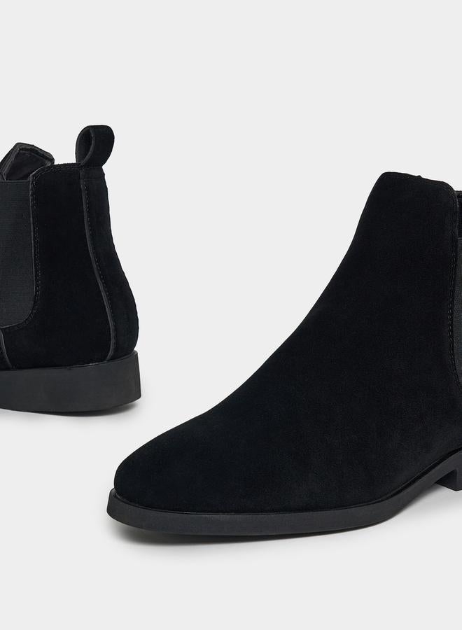 ستايلي حذاء بوت تشيلسي بحلية جلد سويدي - Image 3