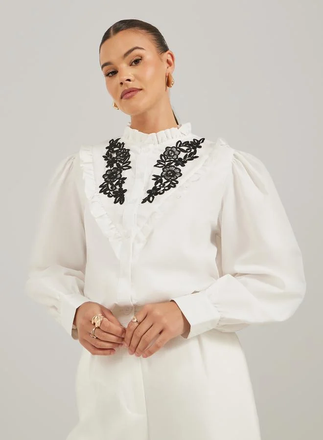 تايك تو بلوزة ستايلي بأكمام بالون مطرزة بالزهور وتفاصيل مكشكشة